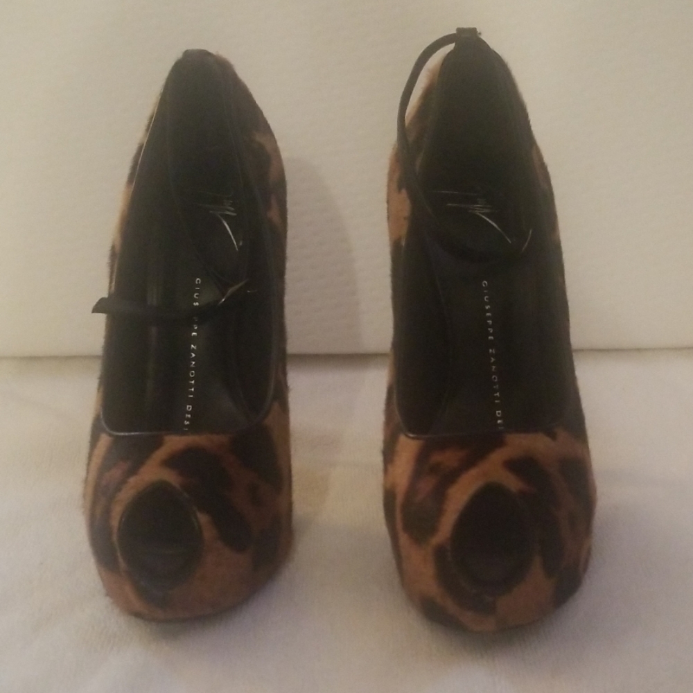 Giuseppe Zanotti brand new leopard pumps